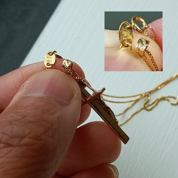 (SOLD) 14K Yellow Gold Crucifix Cross Pendant Necklace - Picture 6 of 8